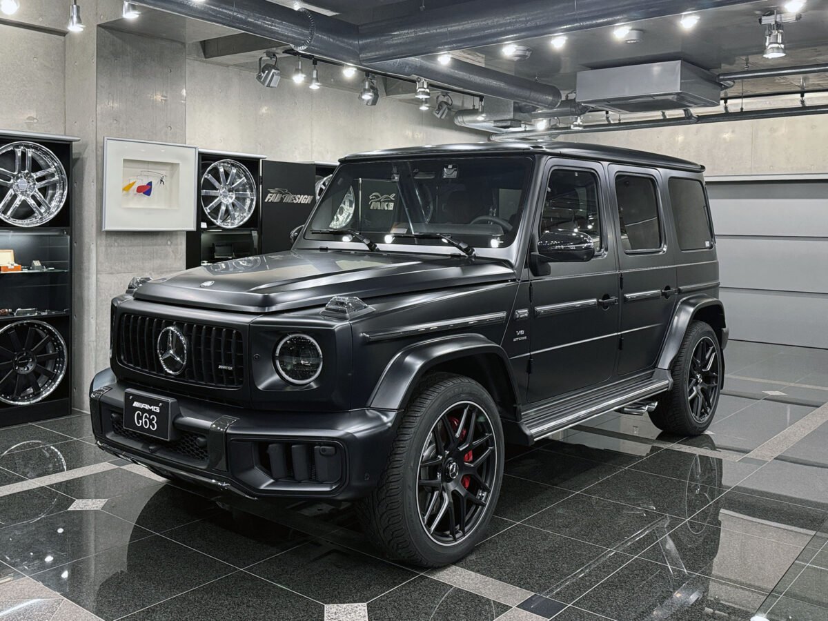 G63black_blackgray_aw22_01_5255