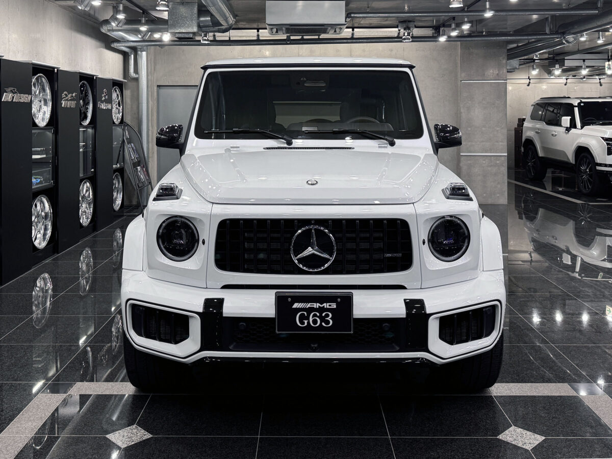 G63_white_blackgray_04_7707