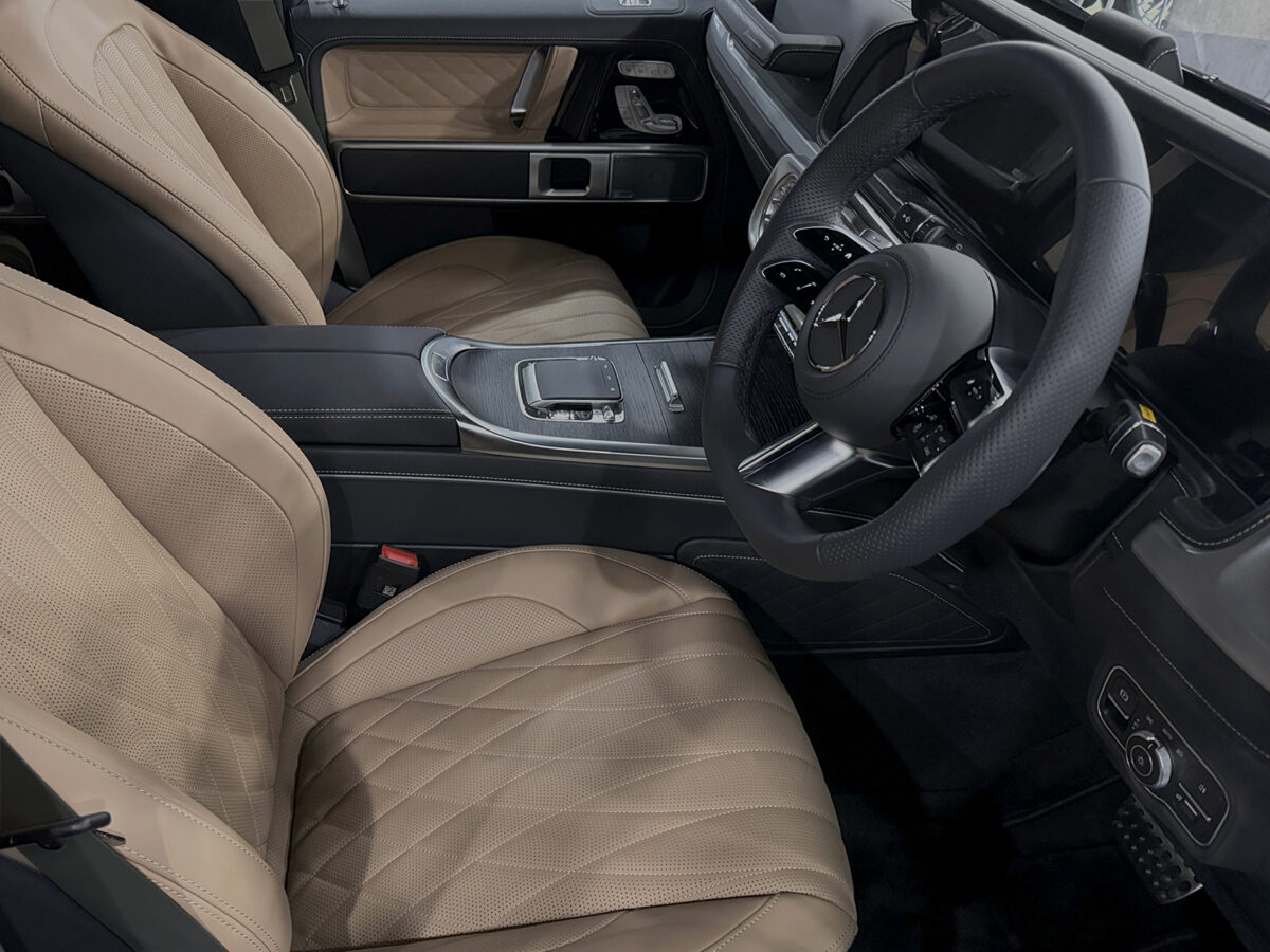261_G450_olive_beige_RHD_08