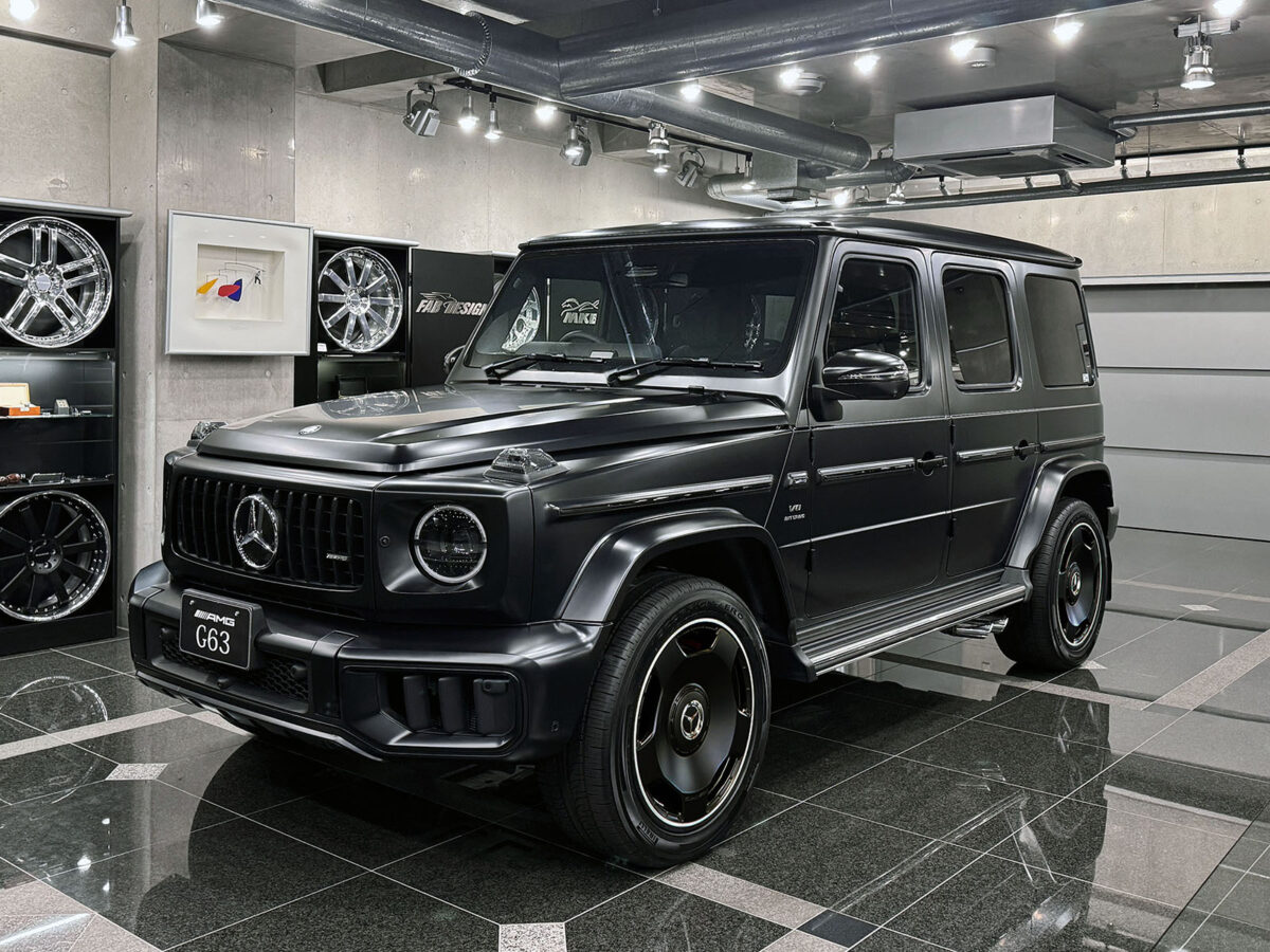267_G63_black_blackred_RJ8_RH_01_7074