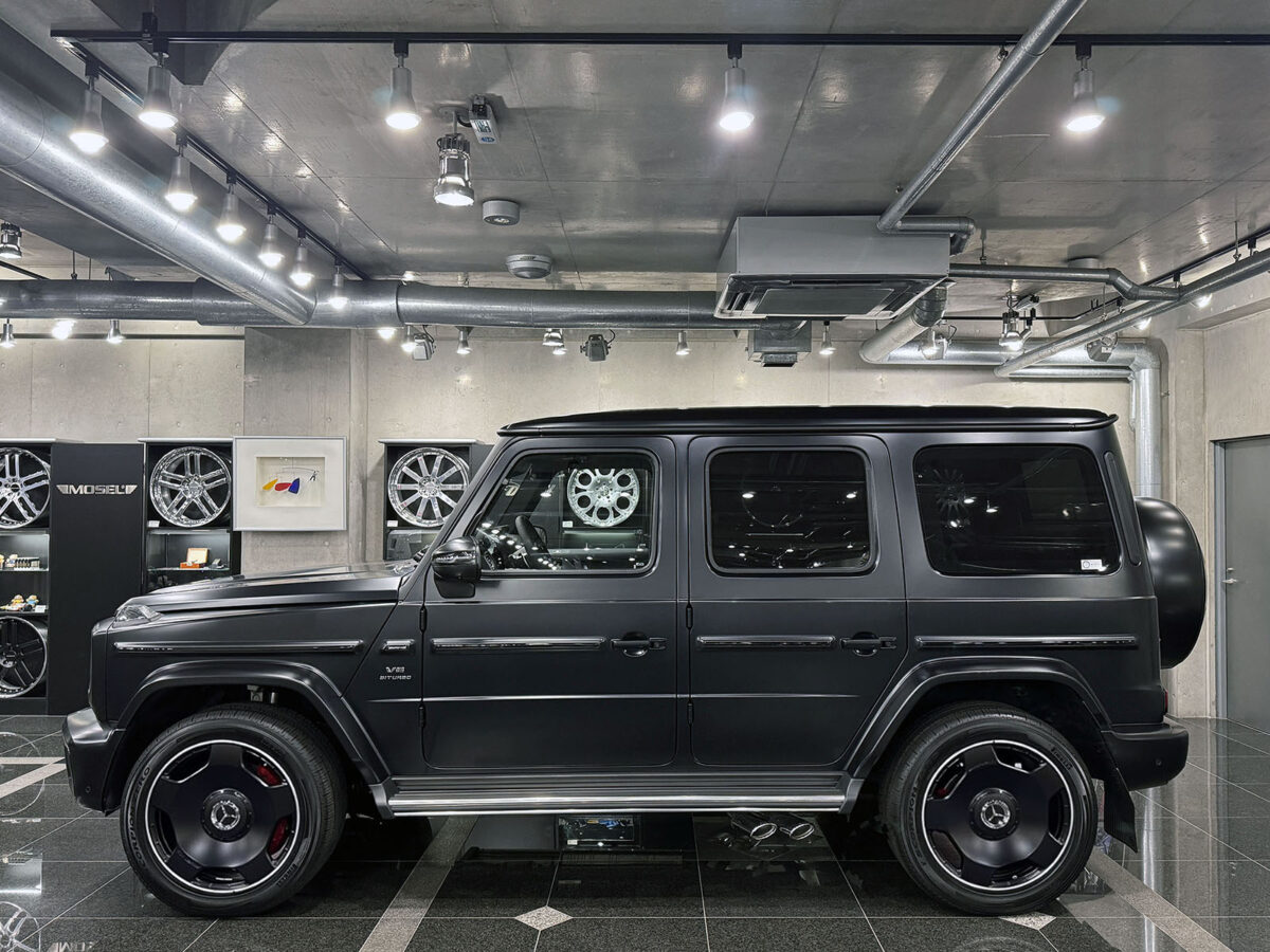 267_G63_black_blackred_RJ8_RH_02_7096