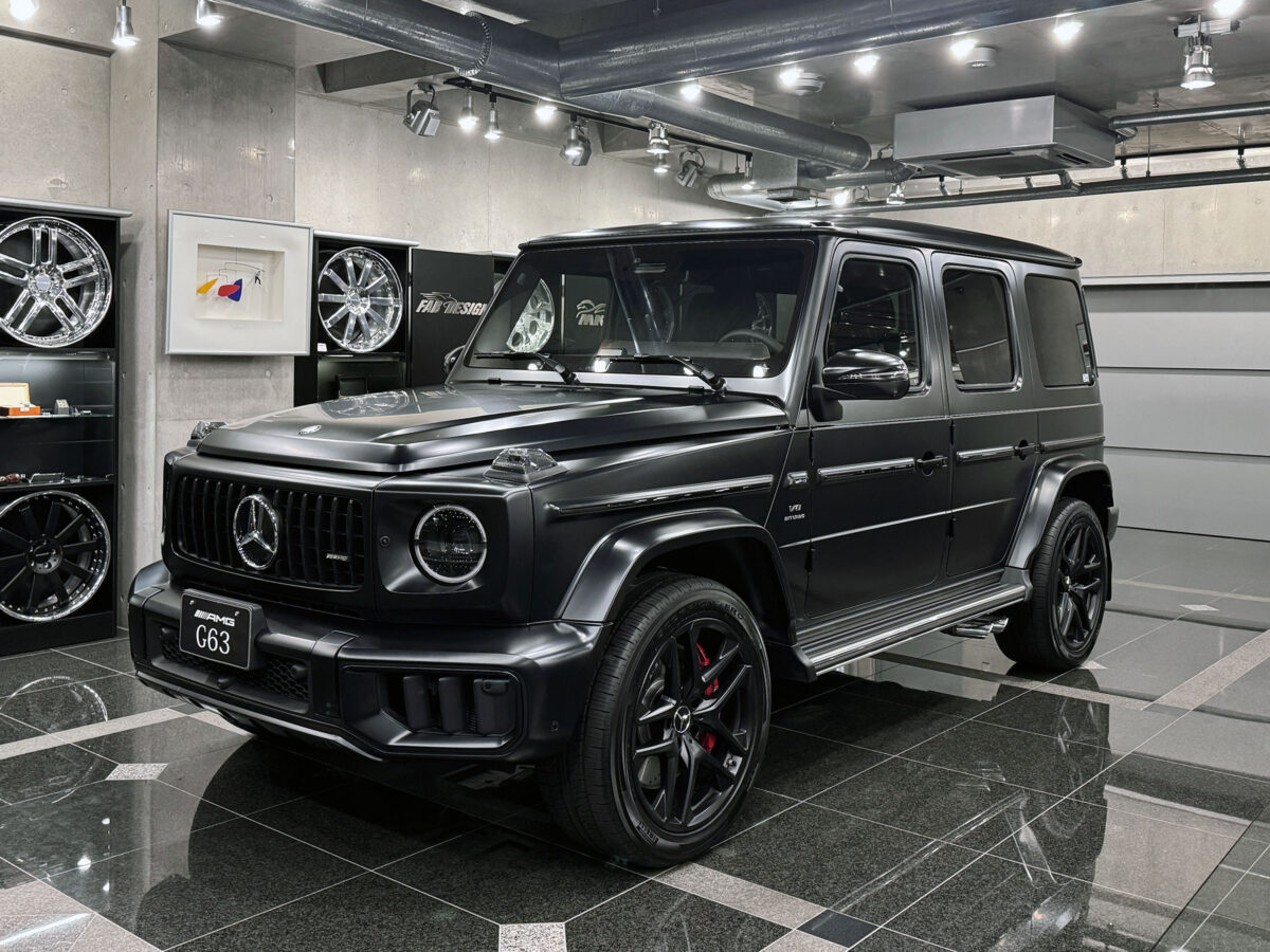 281_G63_black_grayblack_LHD_01