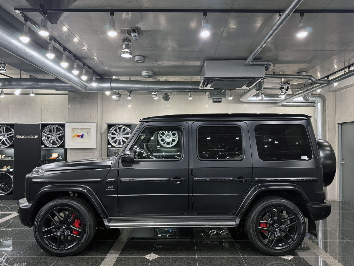 281_G63_black_grayblack_LHD_02