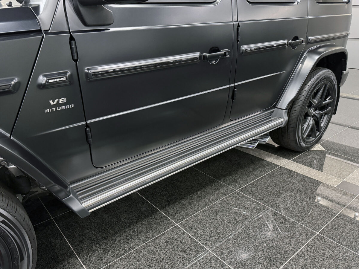 281_G63_black_grayblack_LHD_04