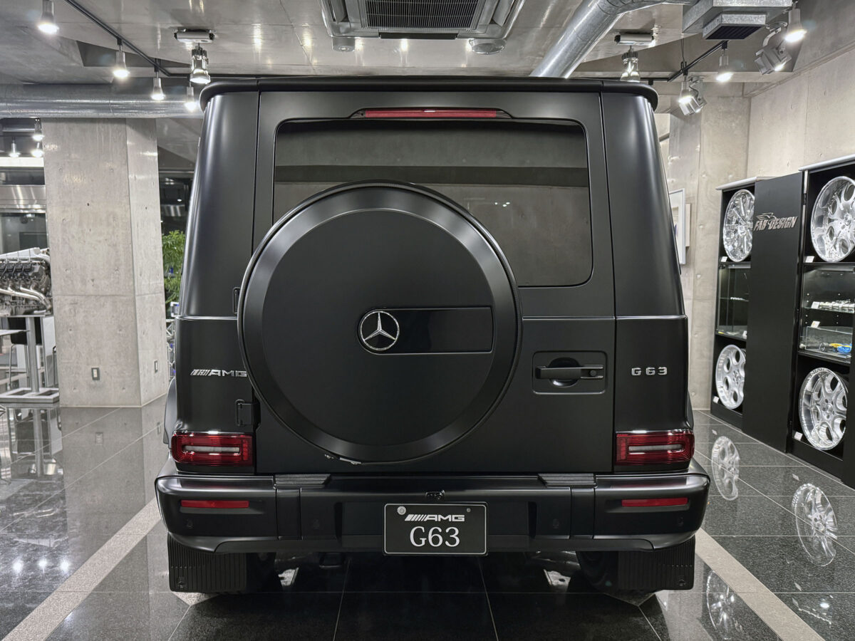 281_G63_black_grayblack_LHD_06