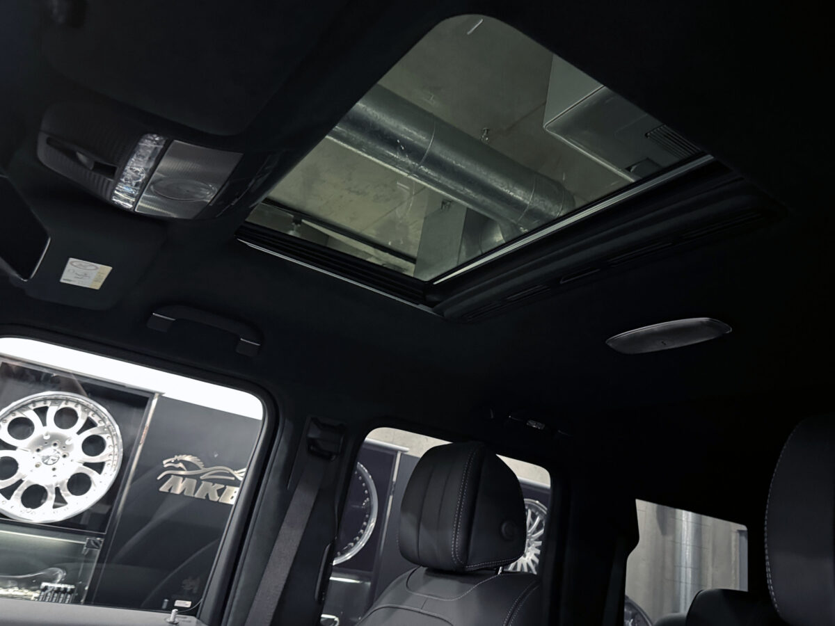 281_G63_black_grayblack_LHD_12