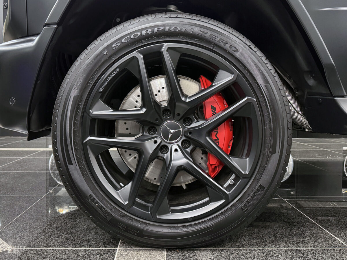 281_G63_black_grayblack_LHD_13