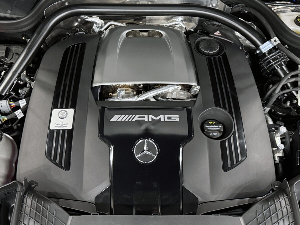 281_G63_black_grayblack_LHD_15